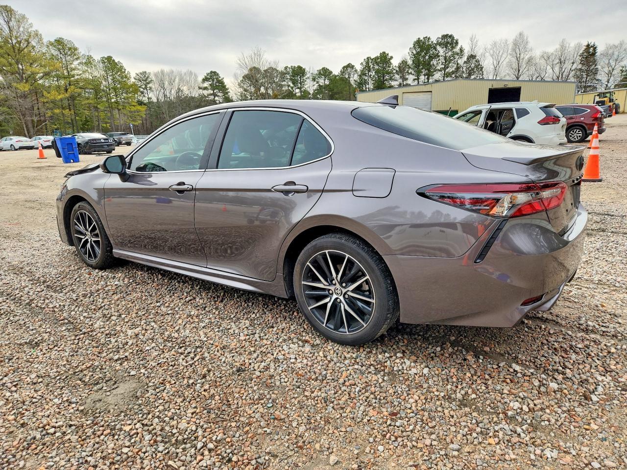 2024 Toyota Camry Se - Фото 2