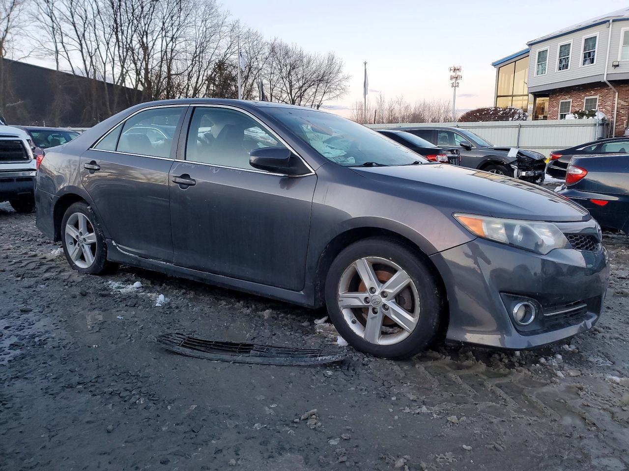 2014 Toyota Camry L - Image 4