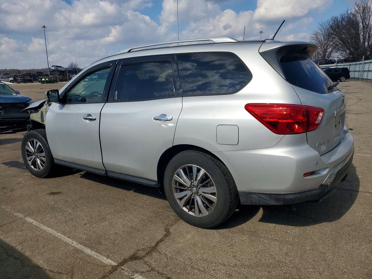 2018 Nissan Pathfinder Sv - Image 2