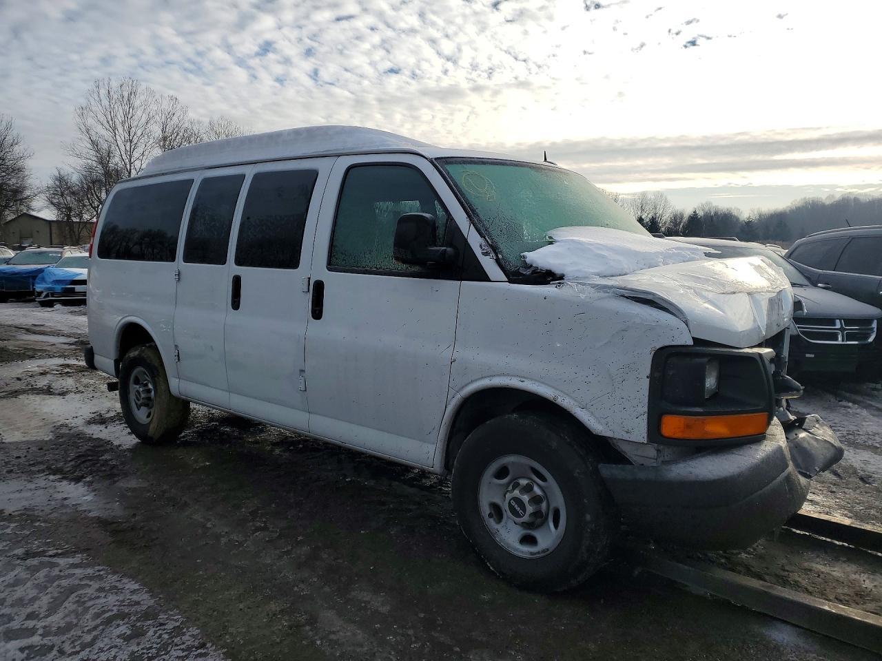 2012 GMC Savana G2500 Ls - Image 4
