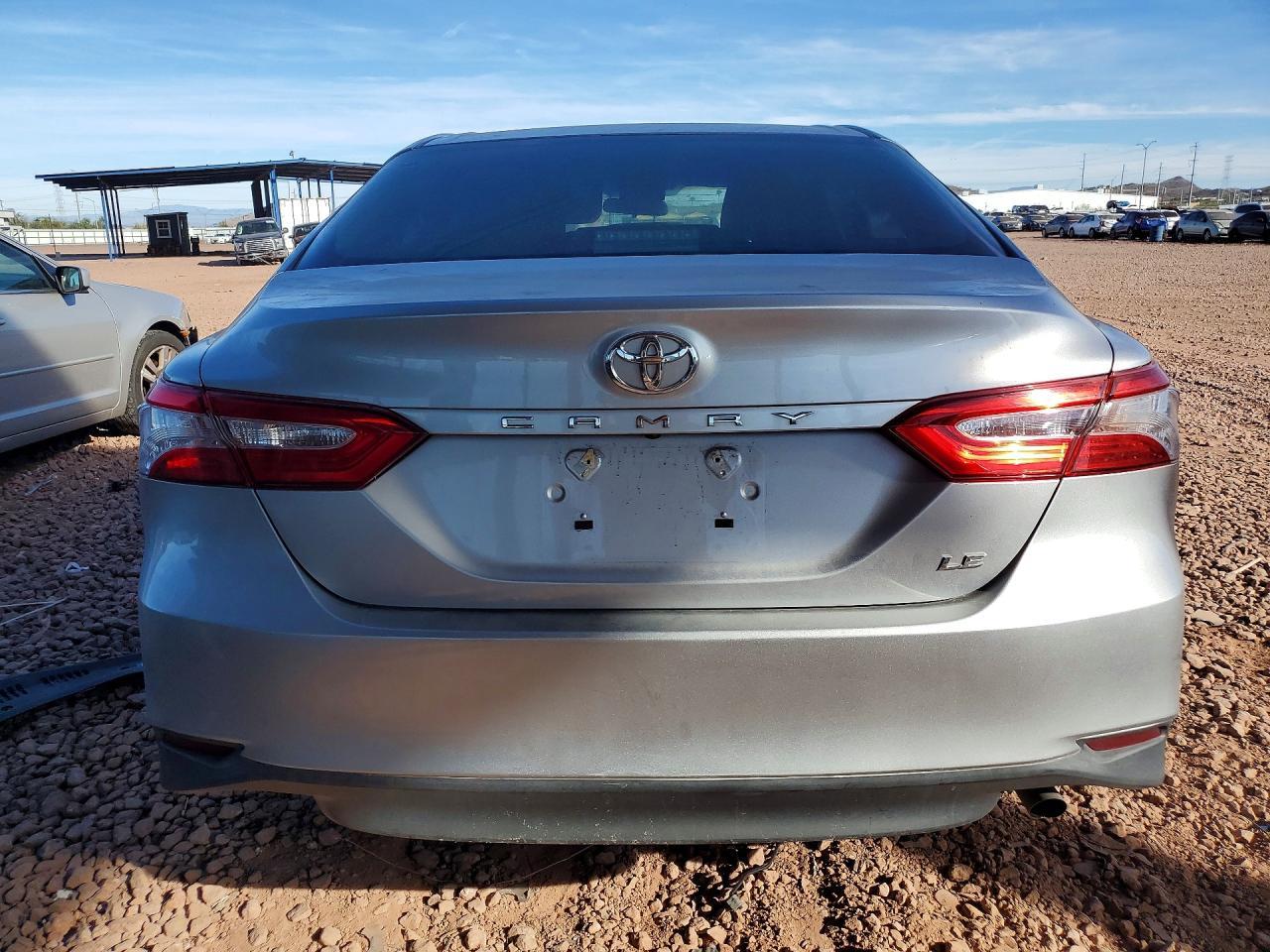 2018 Toyota Camry Le - Фото 6