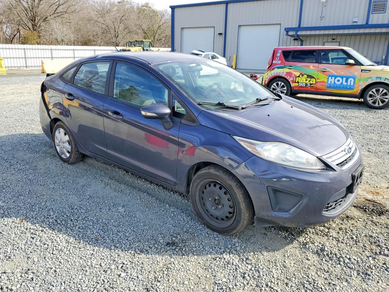 2013 Ford Fiesta Se - Фото 4