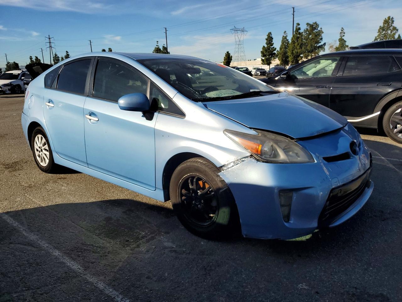 2013 Toyota Prius Plug-In - Фото 4