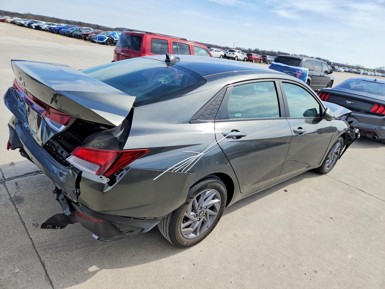 2024 Hyundai Elantra - Image 3
