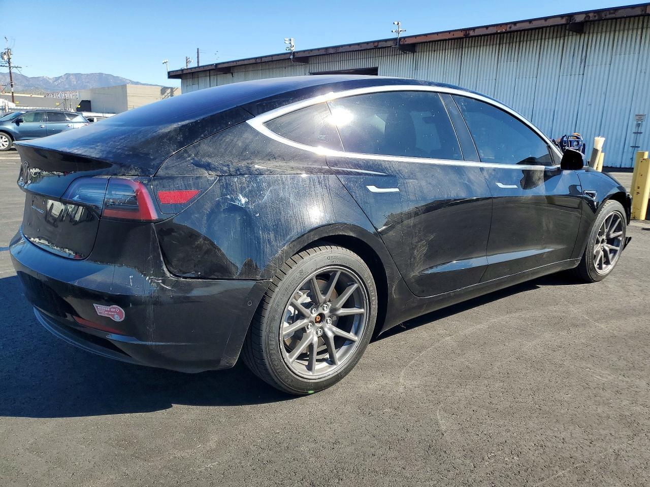 2018 Tesla Model 3 - Фото 3
