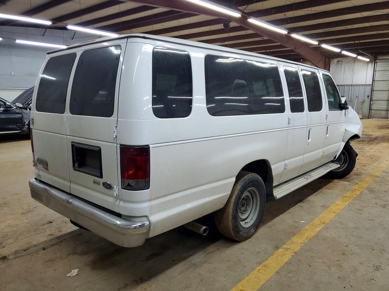 2012 Ford Econoline E350 Super Duty Wagon - Фото 3