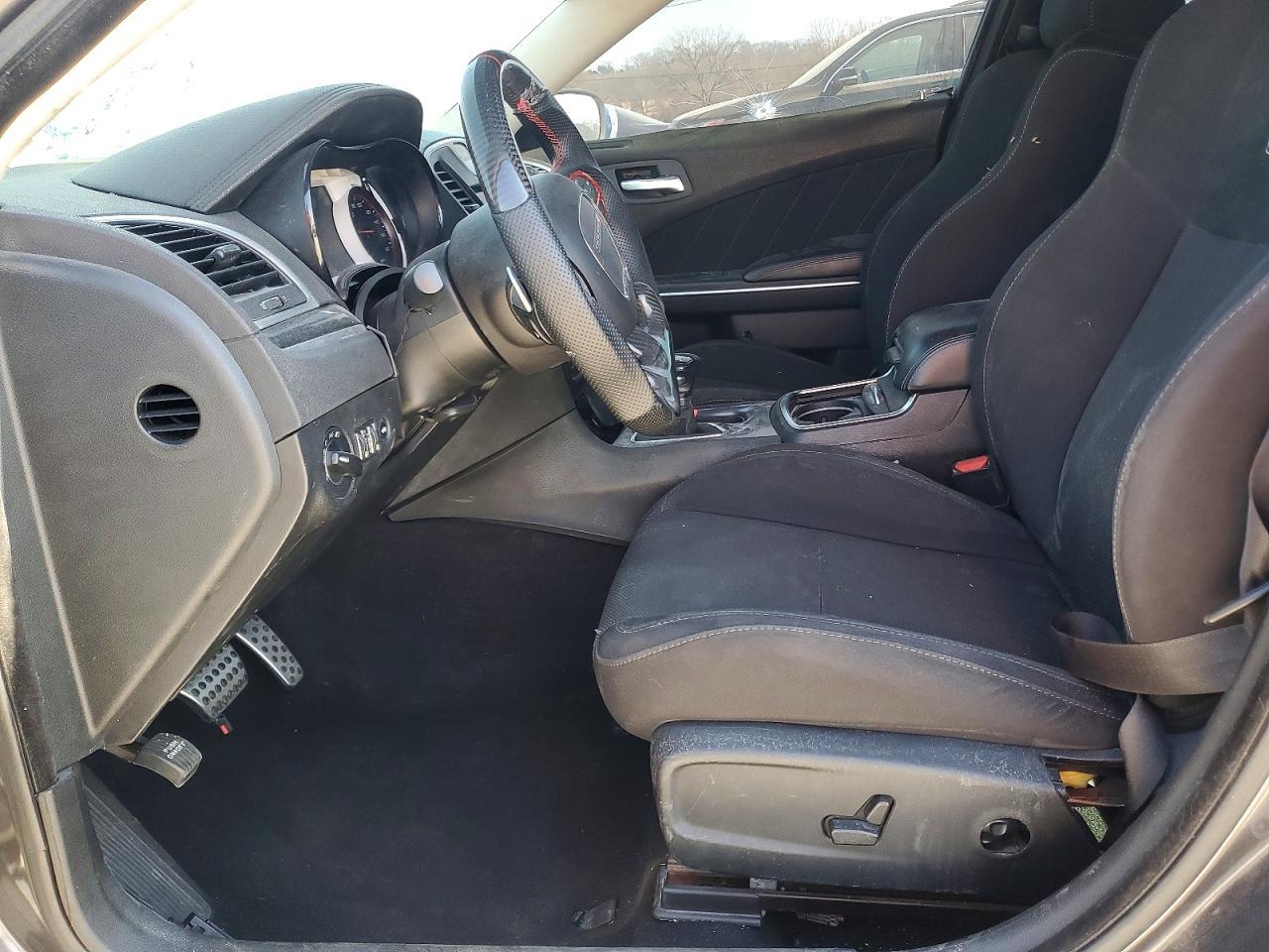 2019 Chrysler 300 Touring - Фото 7