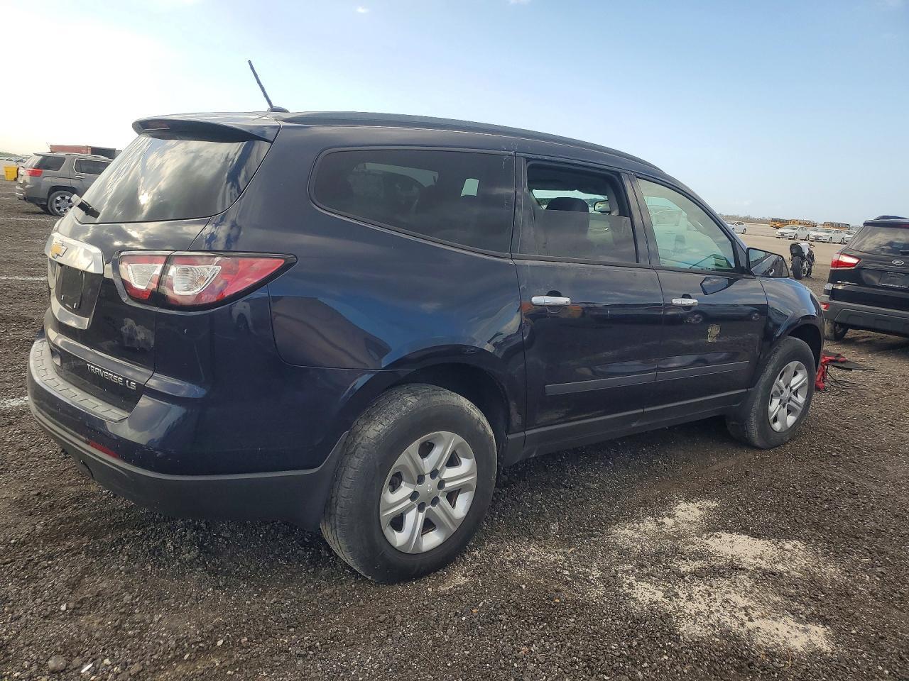 2015 Chevrolet Traverse Ls - Фото 3