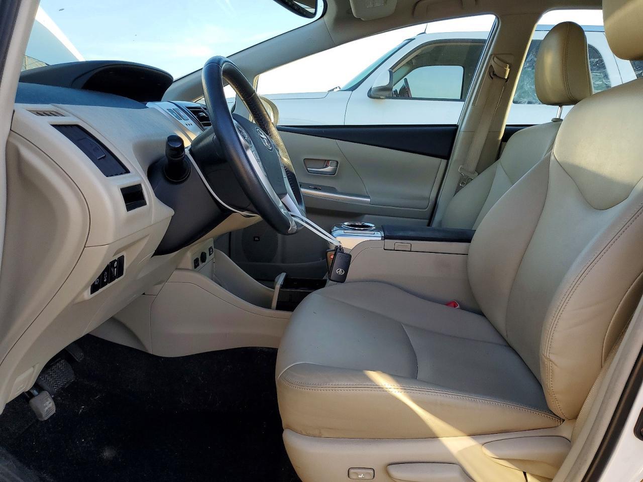 2013 Toyota Prius V - Image 7