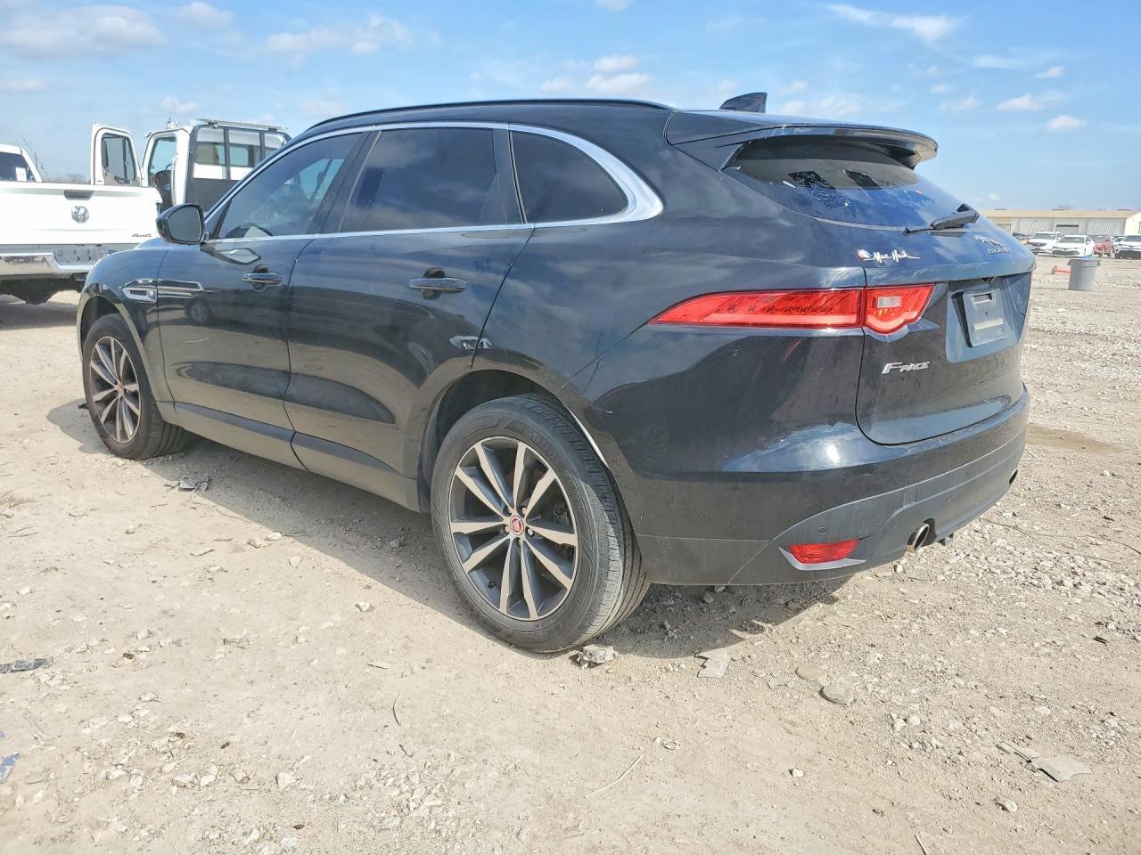 2017 Jaguar F-Pace Prestige - Image 2