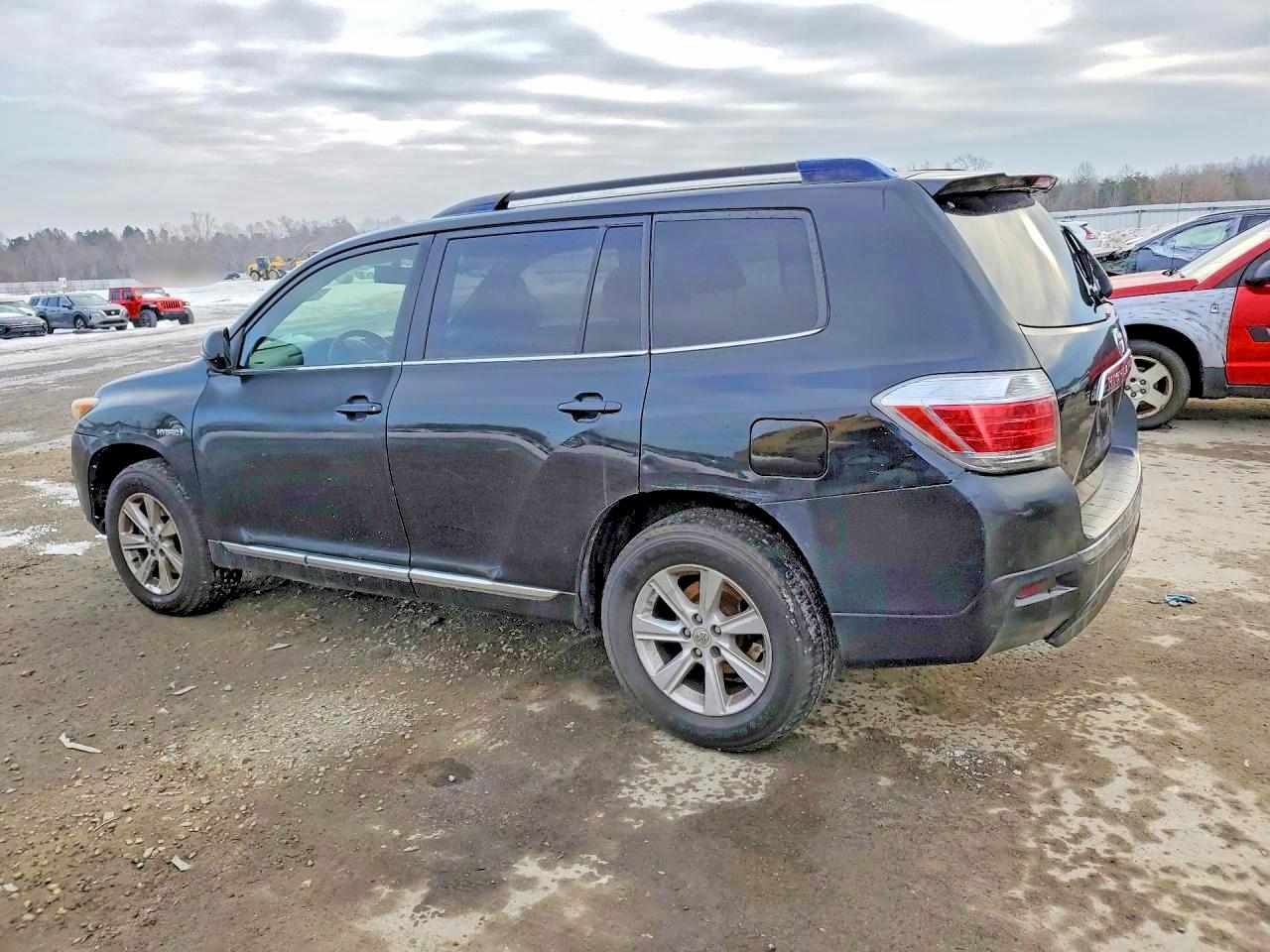2013 Toyota Highlander Hybrid - Image 2