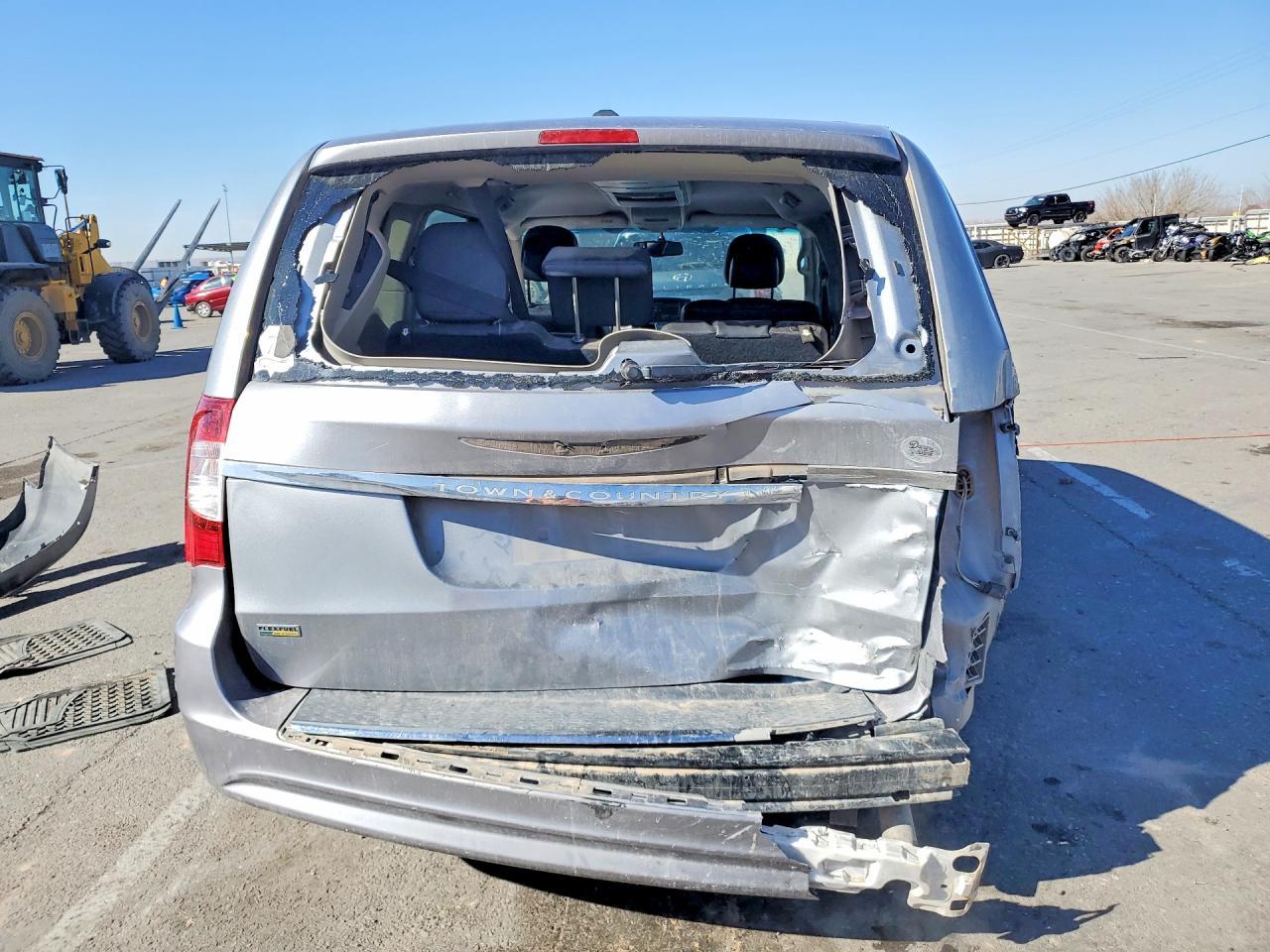 2014 Chrysler Town & Country Touring - Фото 6