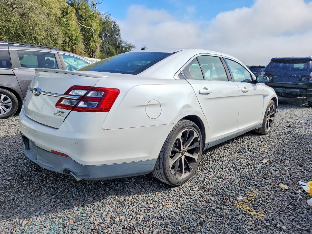 2015 Ford Taurus Sel - Фото 3