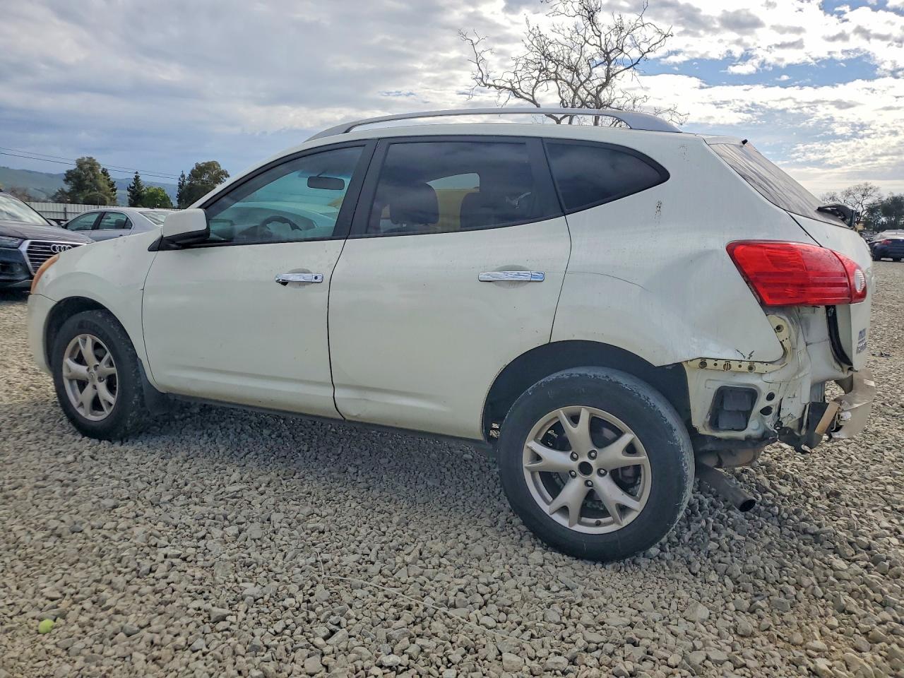 2010 Nissan Rogue S - Фото 2