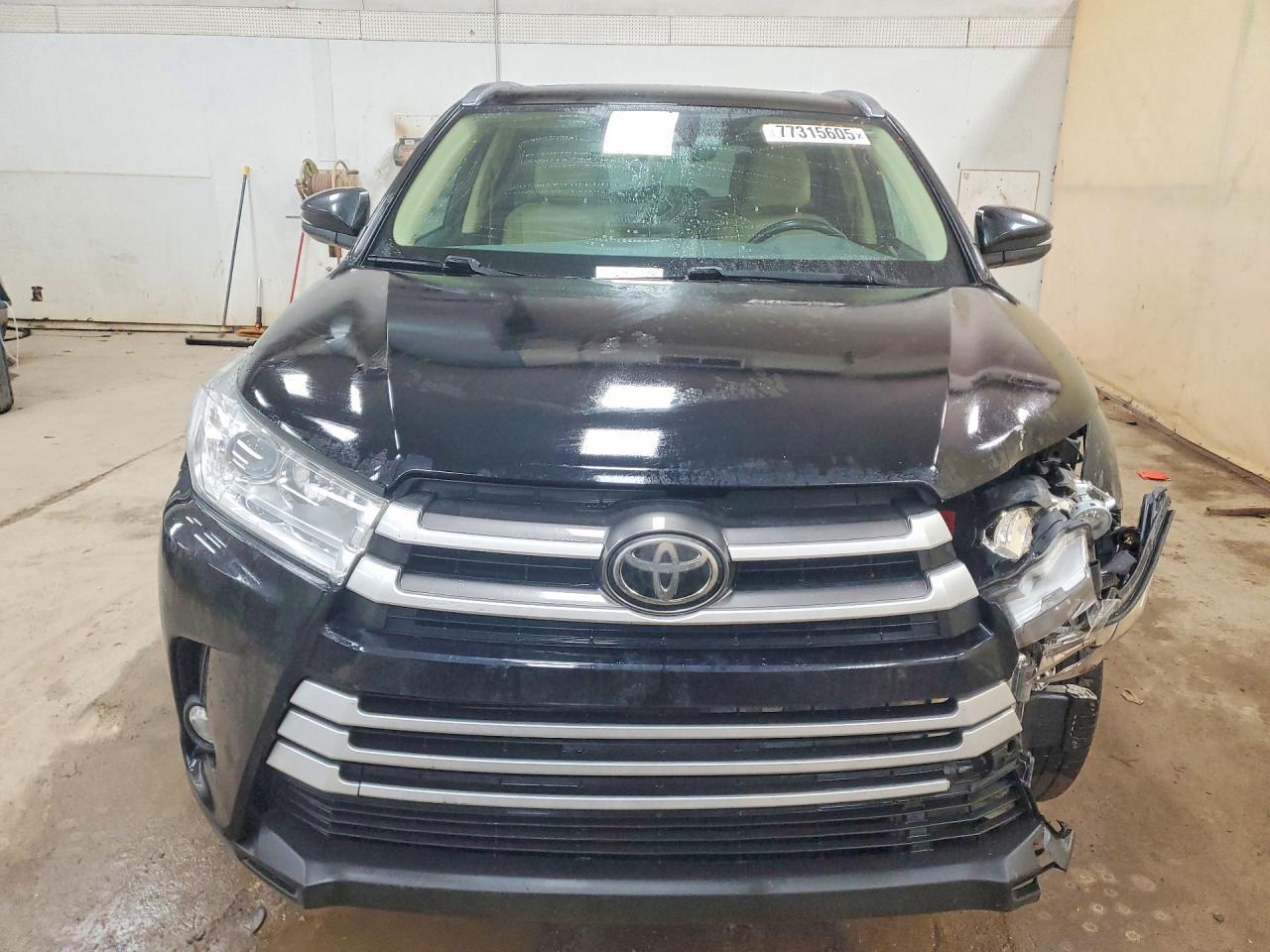 2017 Toyota Highlander Se - Фото 5