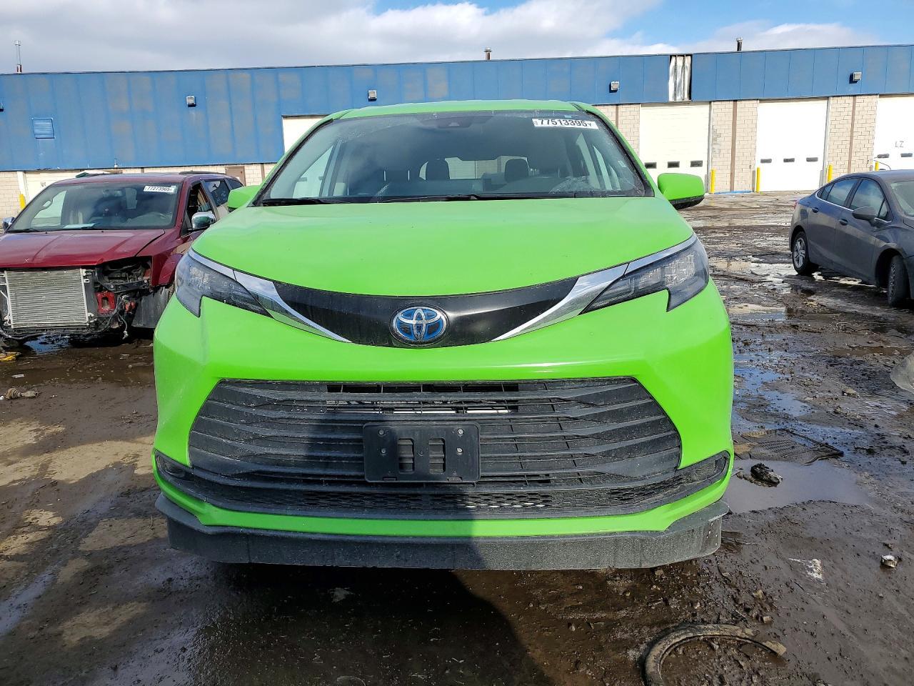 2024 Toyota Sienna Le - Image 5