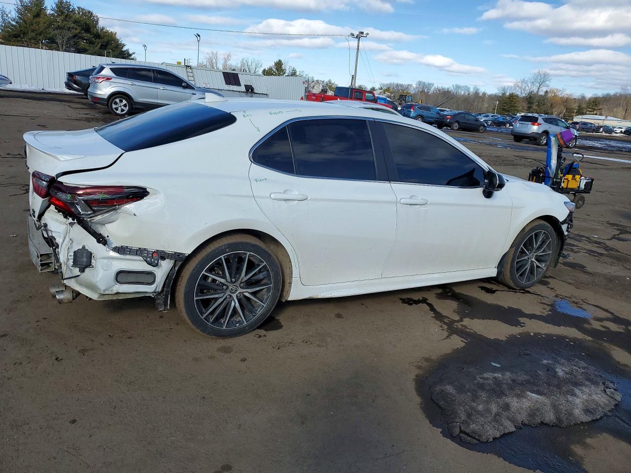 2023 Toyota Camry Se - Фото 3