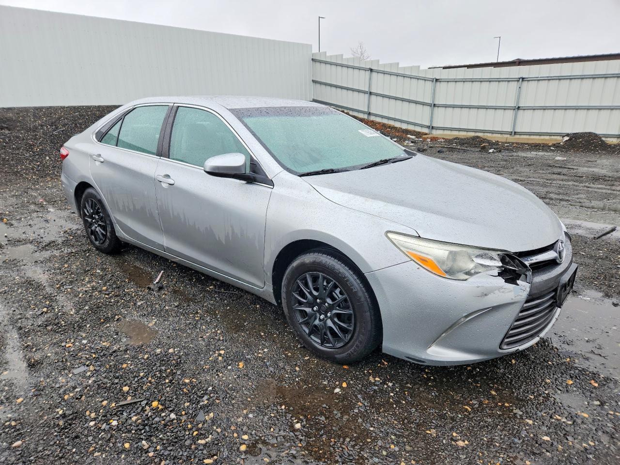 2016 Toyota Camry Le - Фото 4