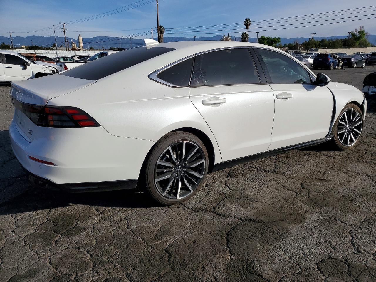 2025 Honda Accord Touring Hybrid - Фото 3