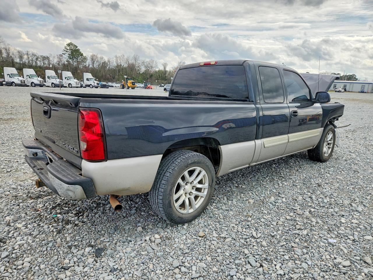 2004 Chevrolet Silverado C1500 - Фото 3