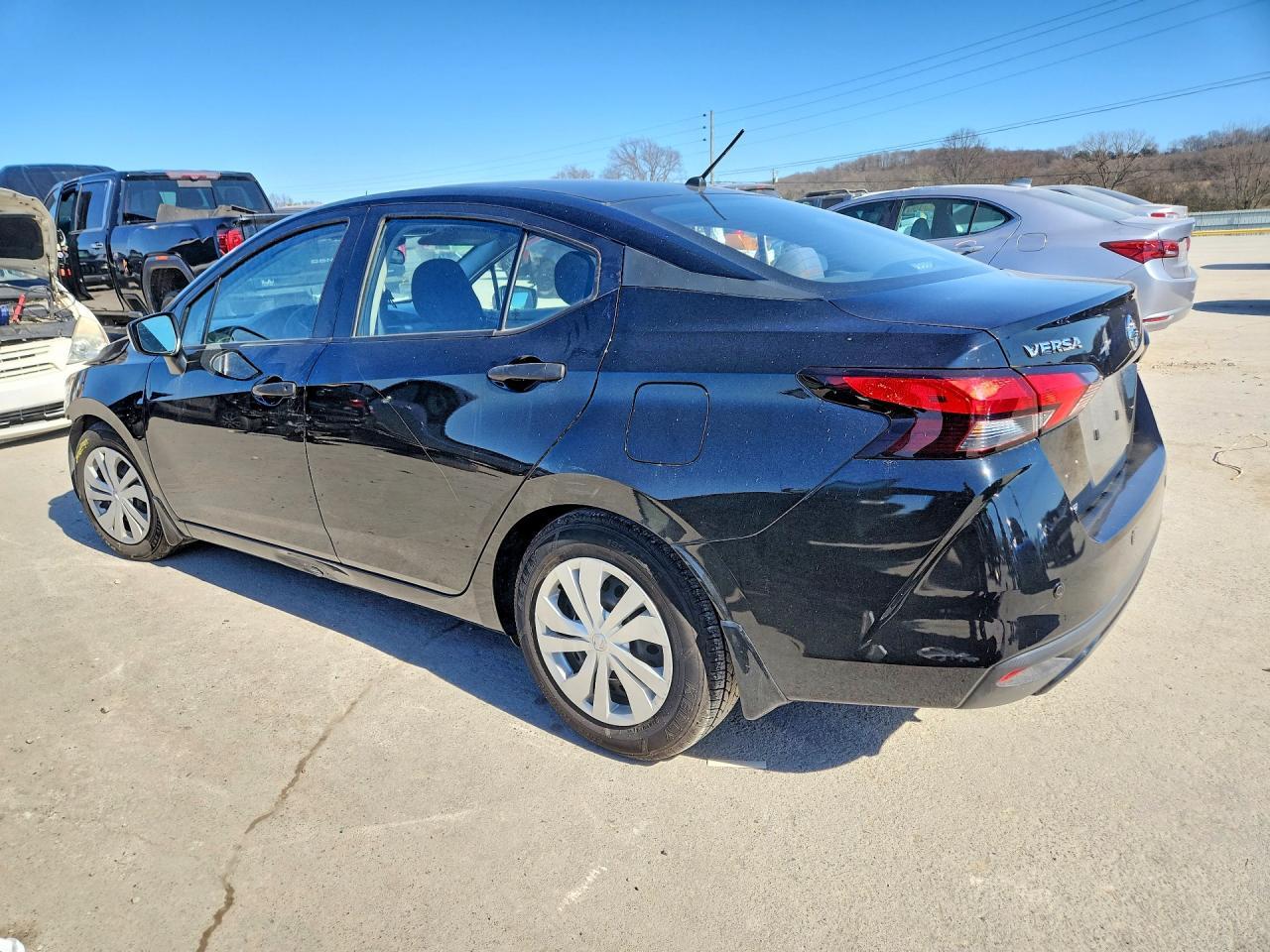 2020 Nissan Versa S - Фото 2