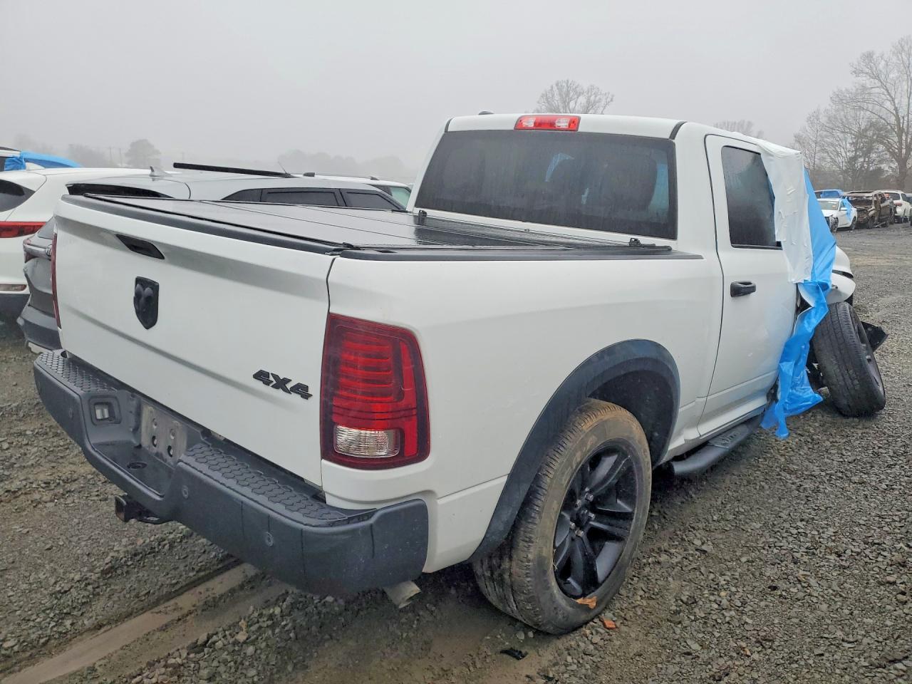2022 Ram 1500 Classic Slt - Фото 3