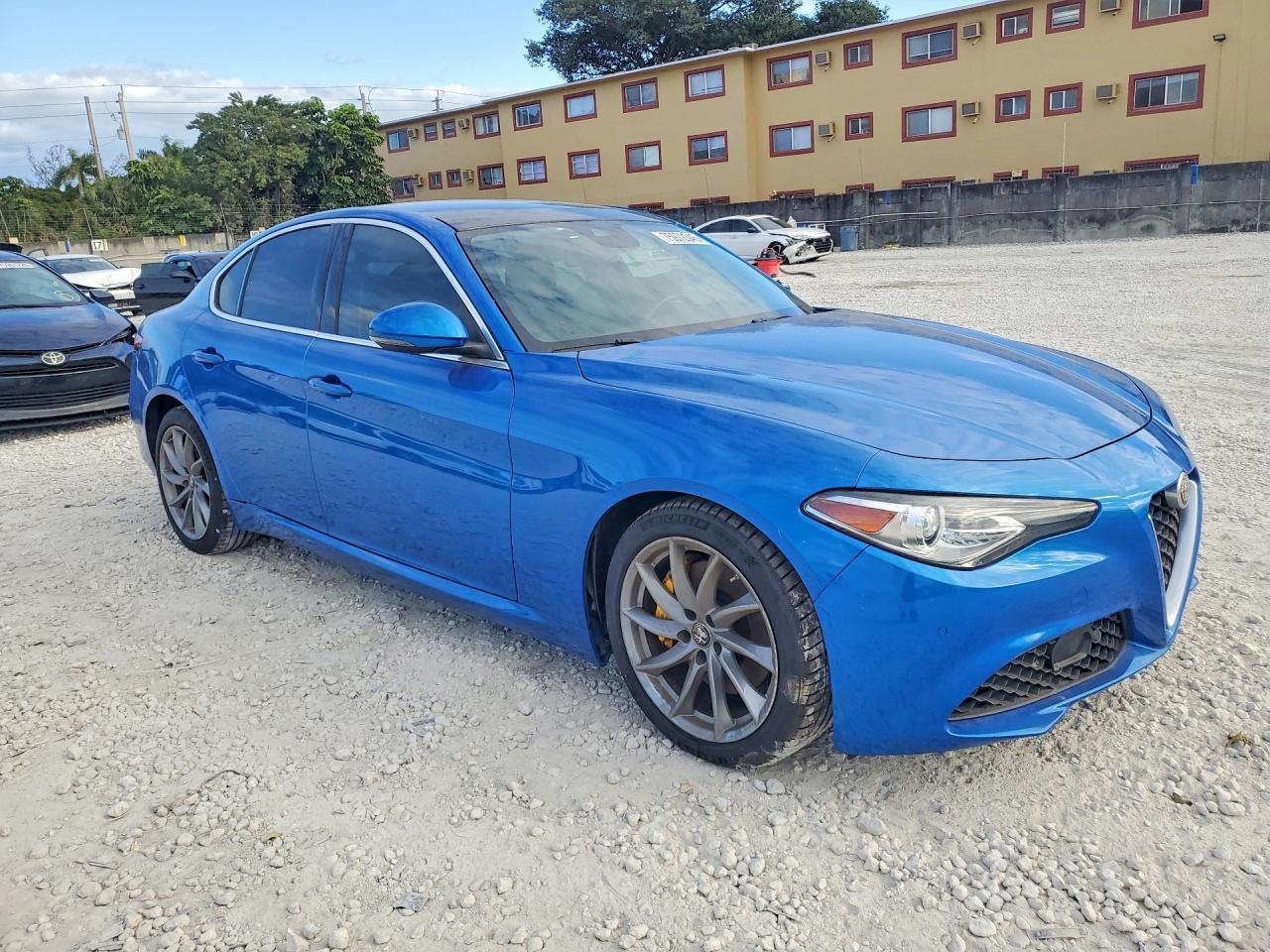 2021 Alfa Romeo Giulia Ti - Фото 4