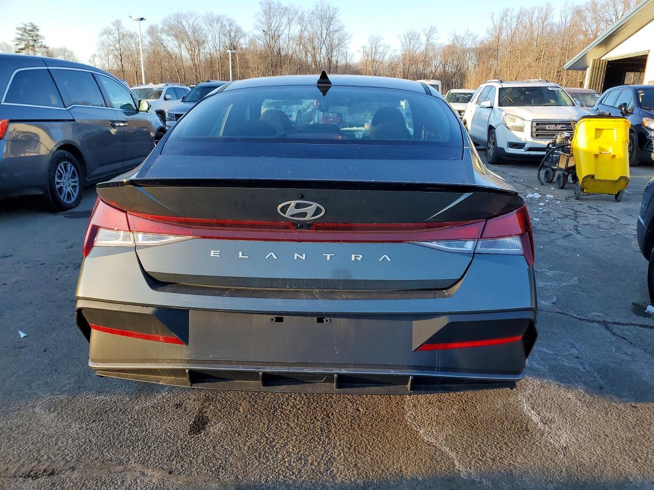 2025 Hyundai Elantra Sel Sport - Image 6