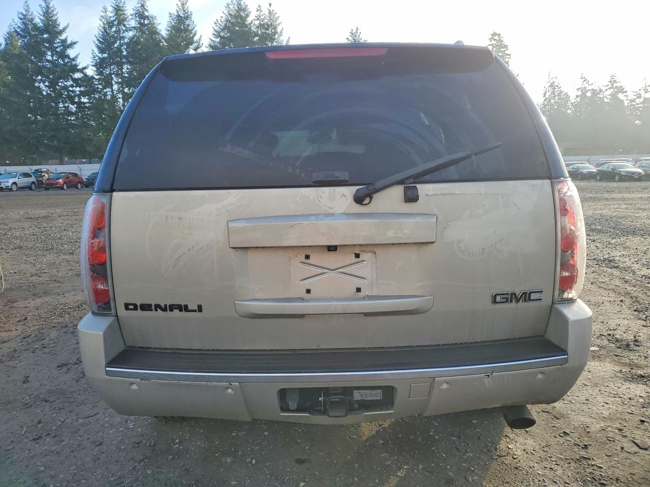2007 GMC Yukon Denali - Image 6