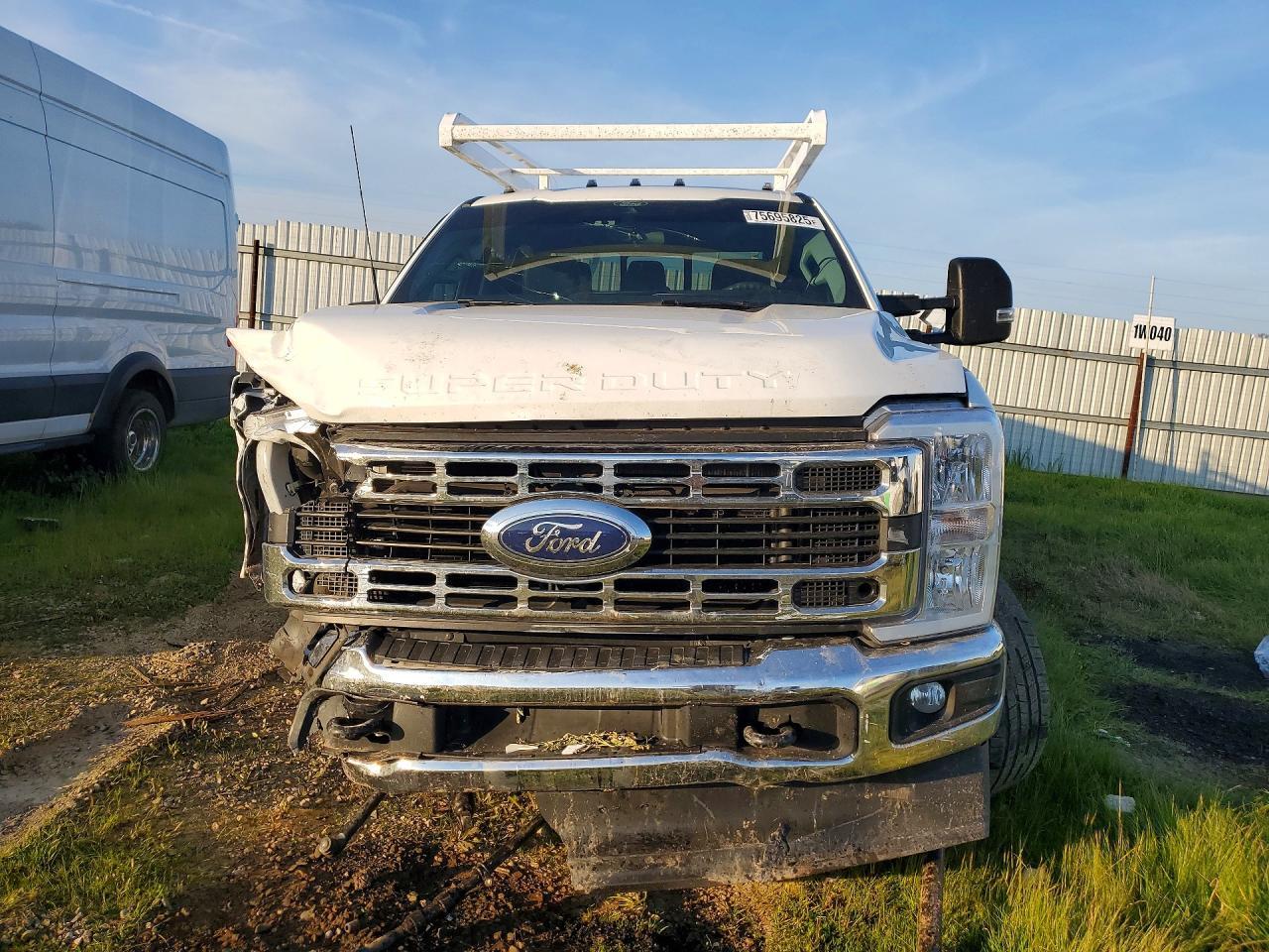 2025 Ford F350 Super Duty - Image 5