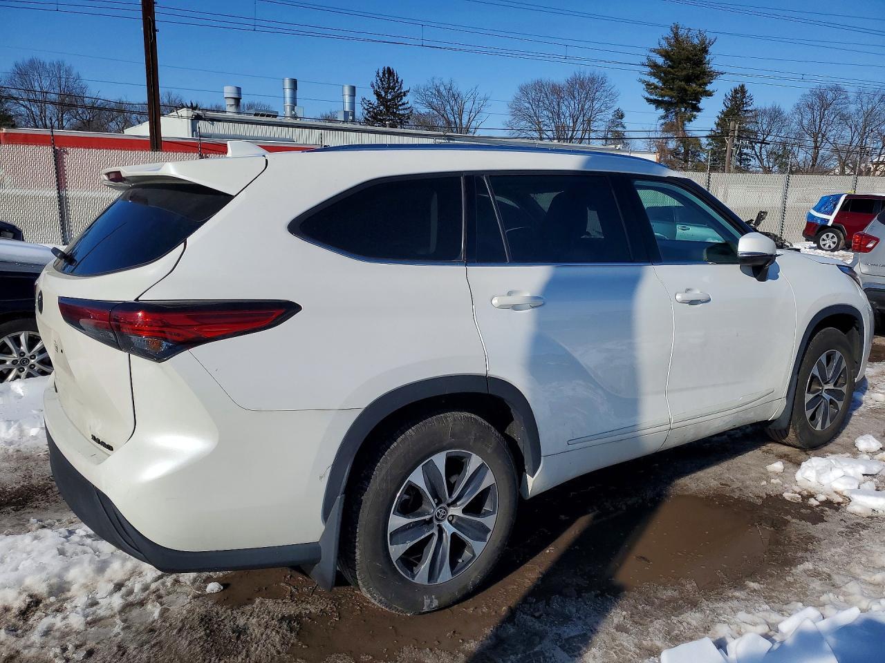 2021 Toyota Highlander Xle - Image 3