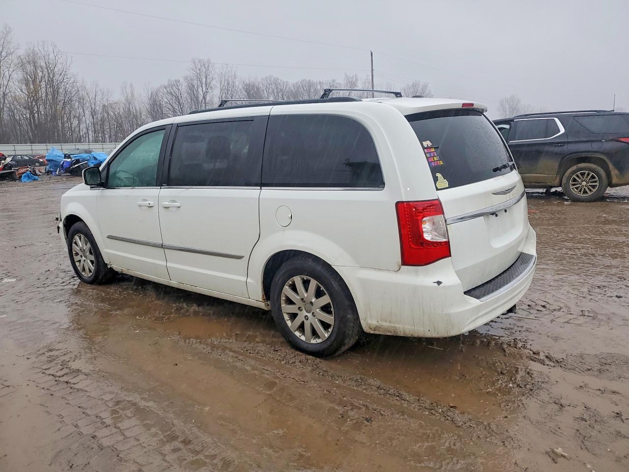 2014 Chrysler Town & Country Touring - Фото 2