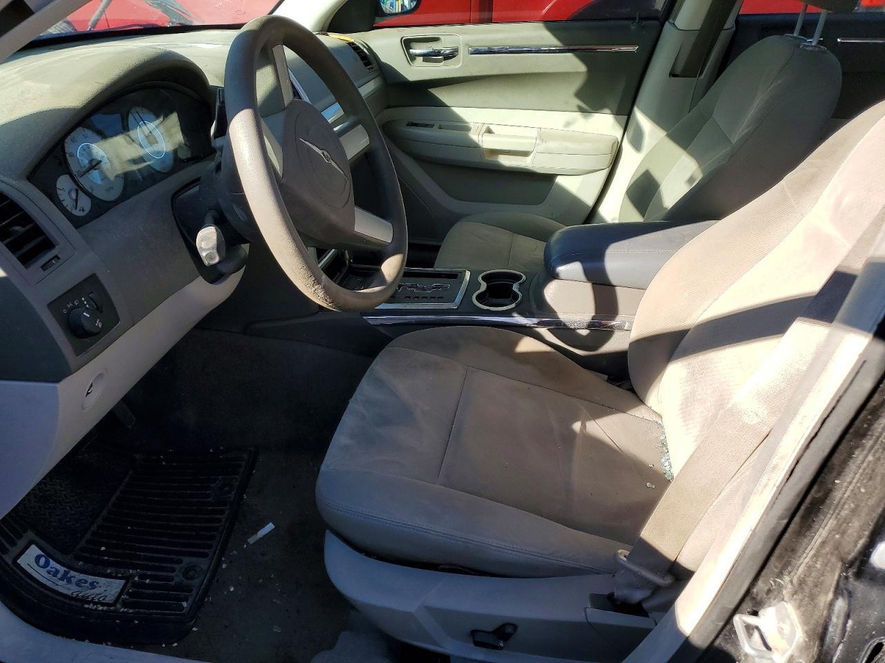 2010 Chrysler 300 Touring - Фото 7