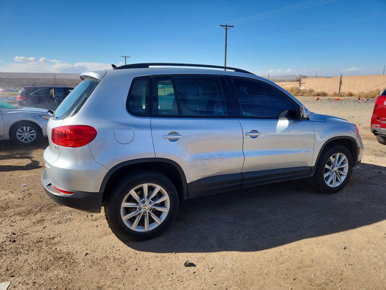 2017 Volkswagen Tiguan S - Фото 3