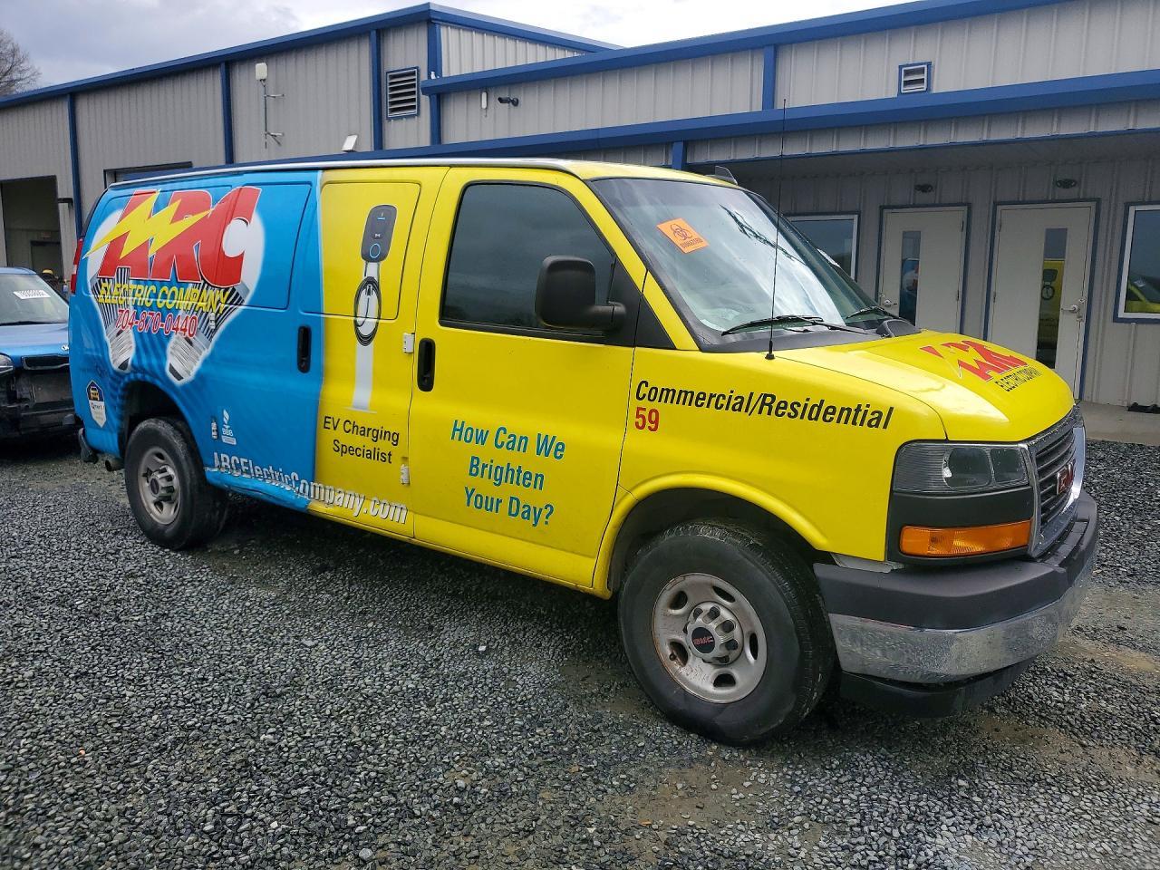 2022 GMC Savana 2500 Cargo Utility / Service Van - Image 4