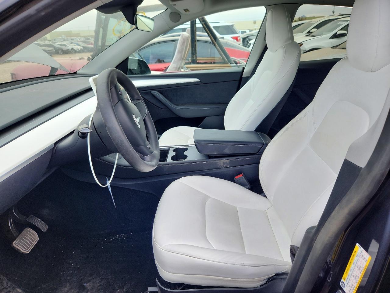 2023 Tesla Model Y - Image 7