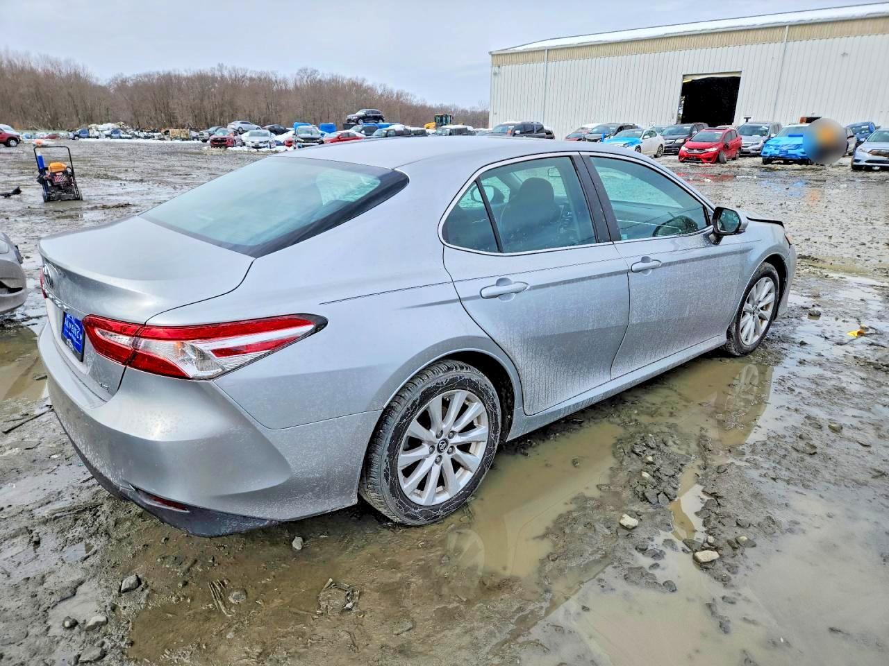 2018 Toyota Camry Le - Image 3