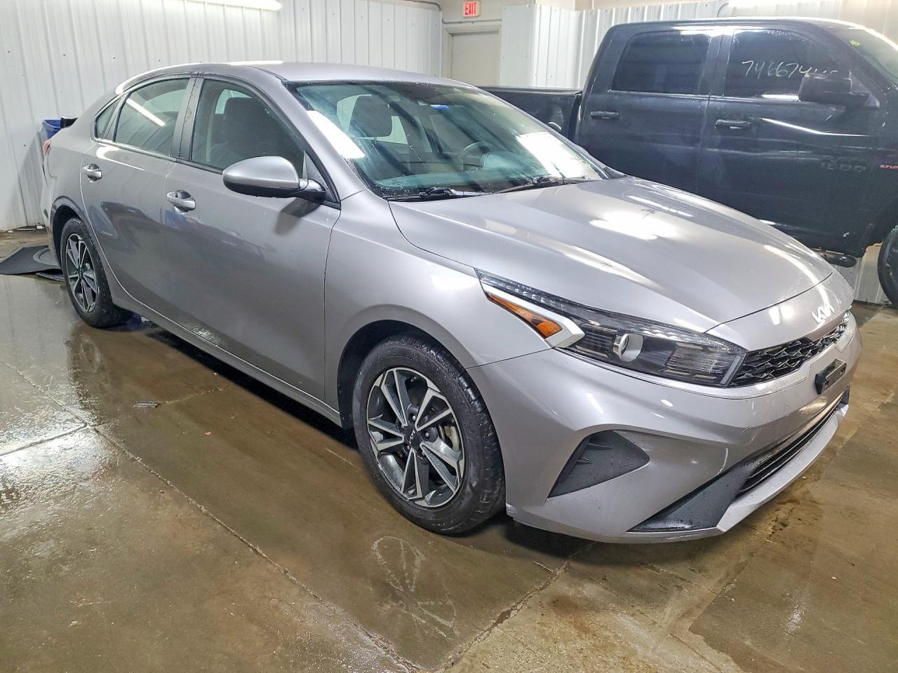 2023 Kia Forte Lxs - Image 4