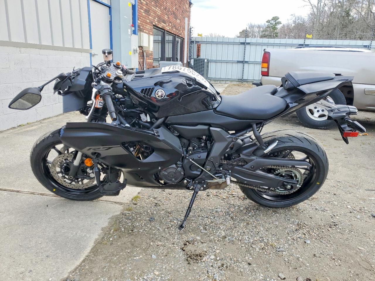 2025 Yamaha Yzfr7 - Фото 3