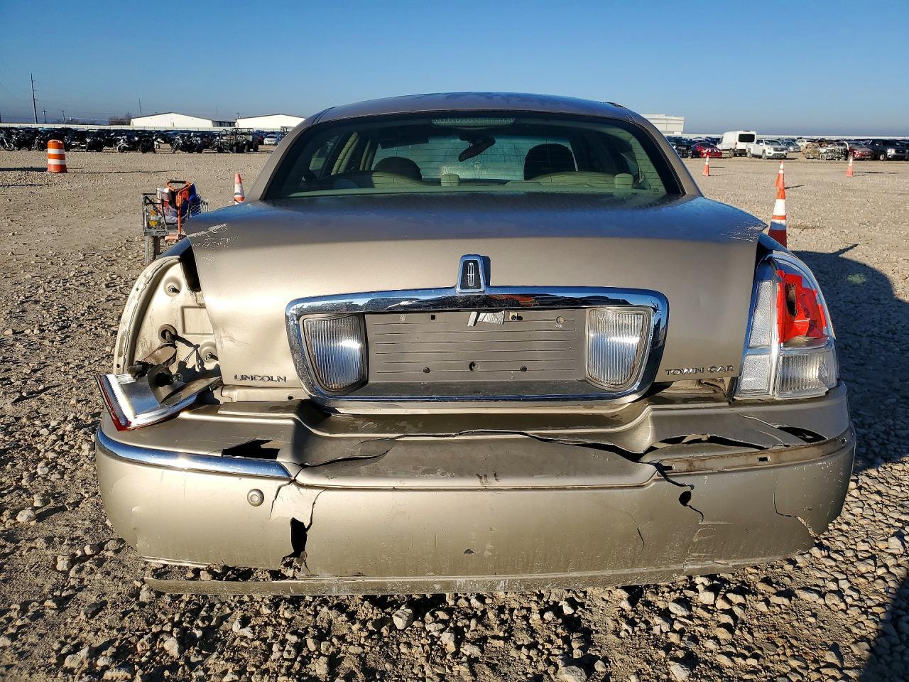 2005 Lincoln Town Car Signature - Фото 6
