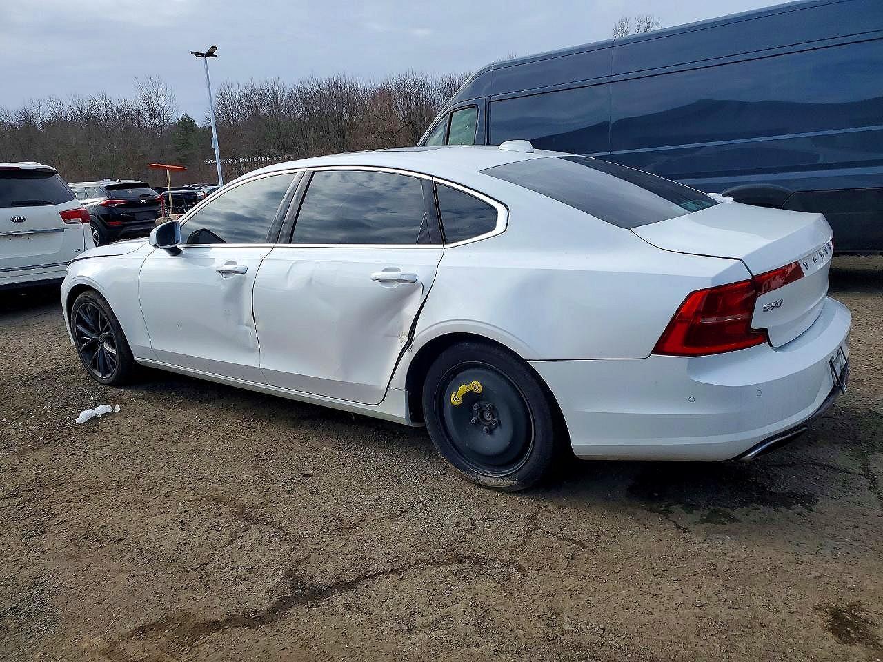 2018 Volvo S90 T6 Momentum - Фото 2