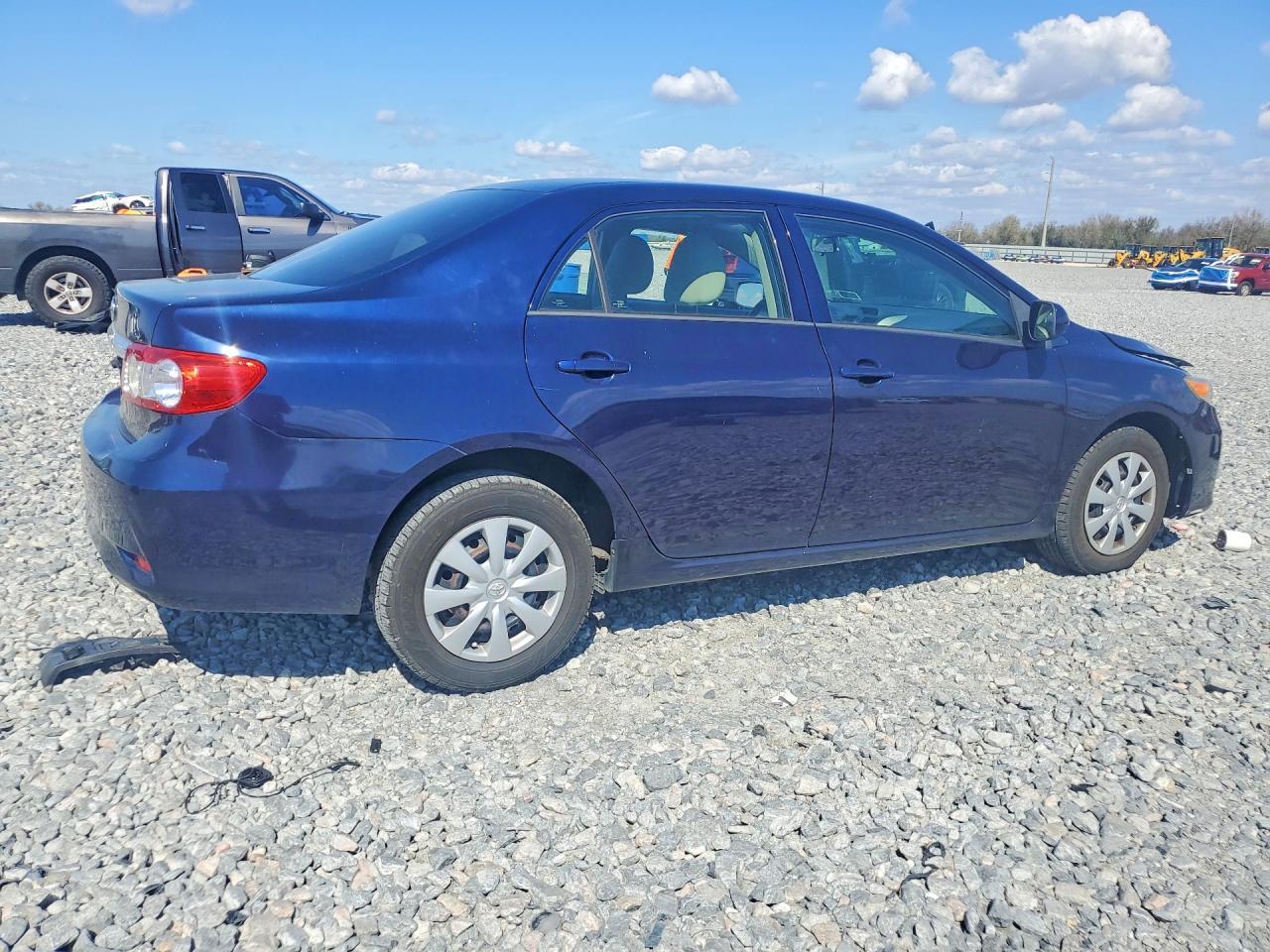 2013 Toyota Corolla Base - Фото 3