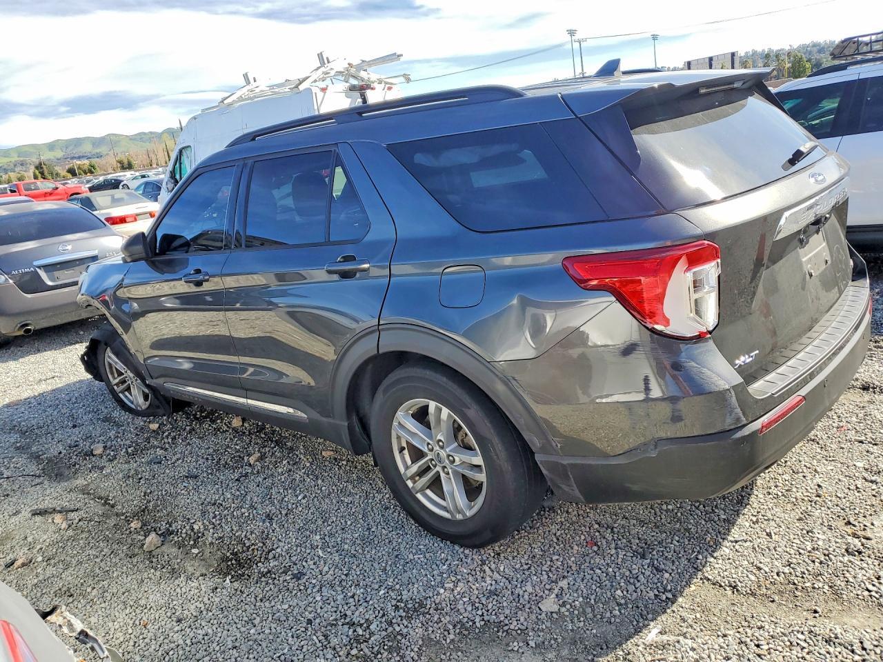 2020 Ford Explorer Xlt - Фото 2