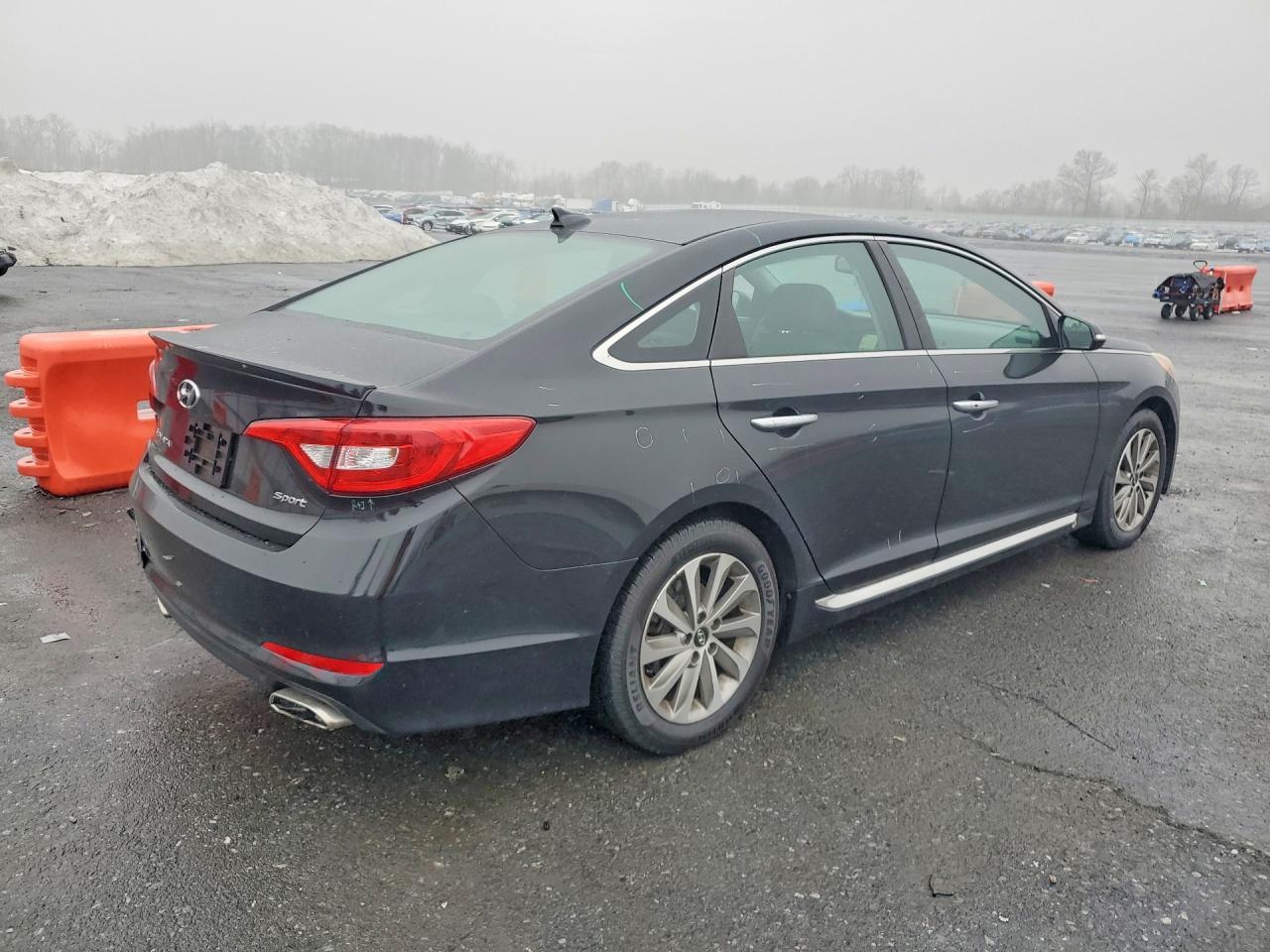 2015 Hyundai Sonata Sport - Image 3