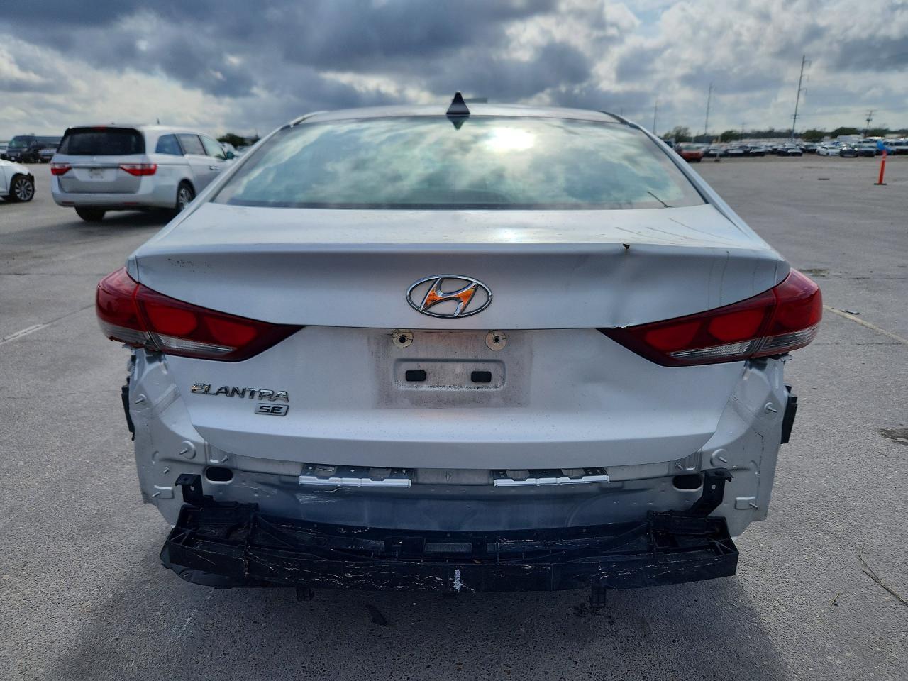 2017 Hyundai Elantra Se - Фото 6
