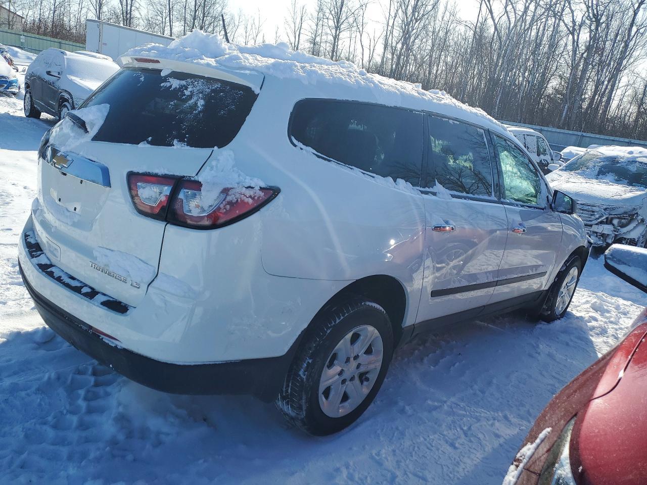 2016 Chevrolet Traverse Ls - Фото 3