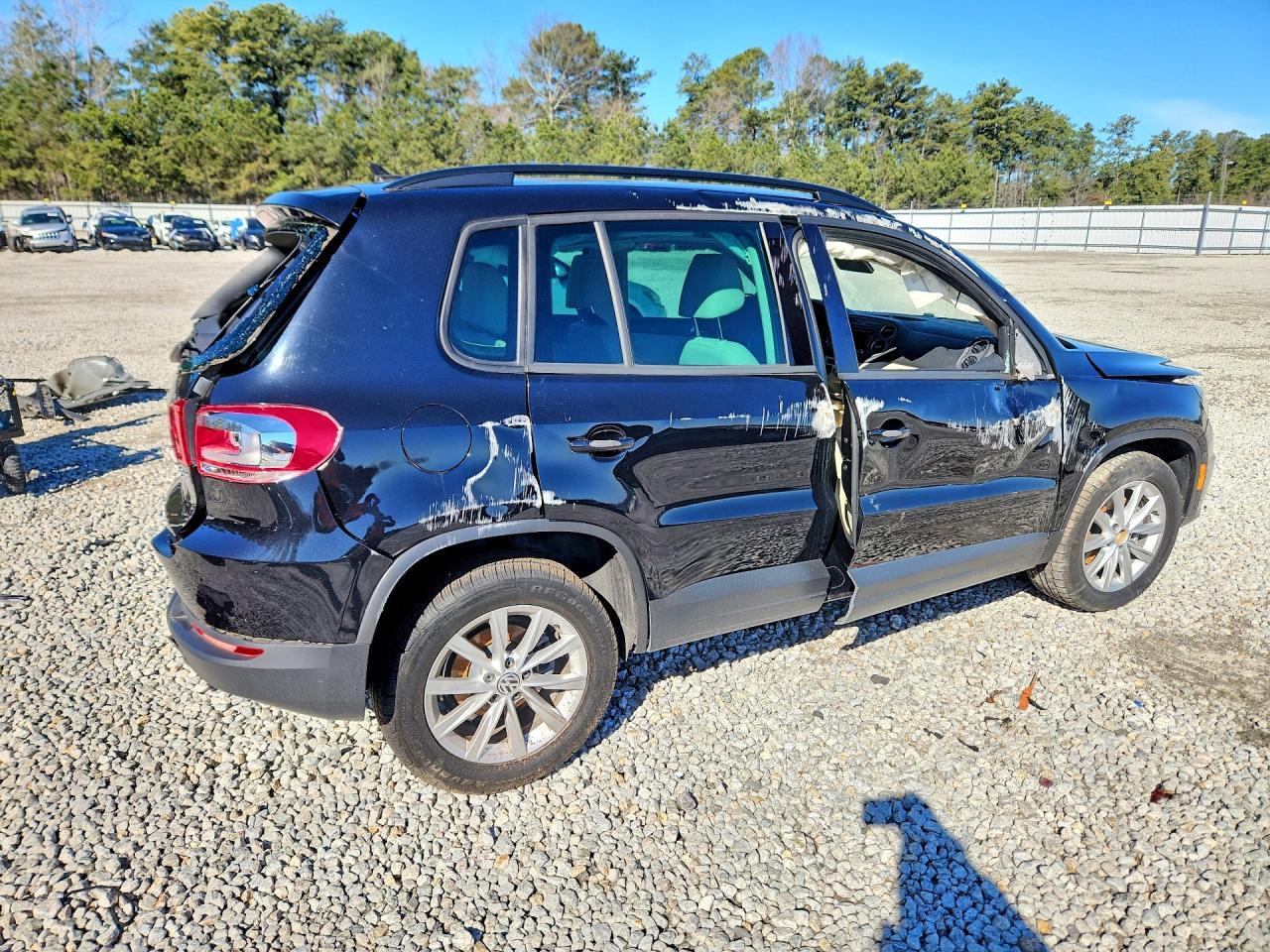 2015 Volkswagen Tiguan S - Фото 3