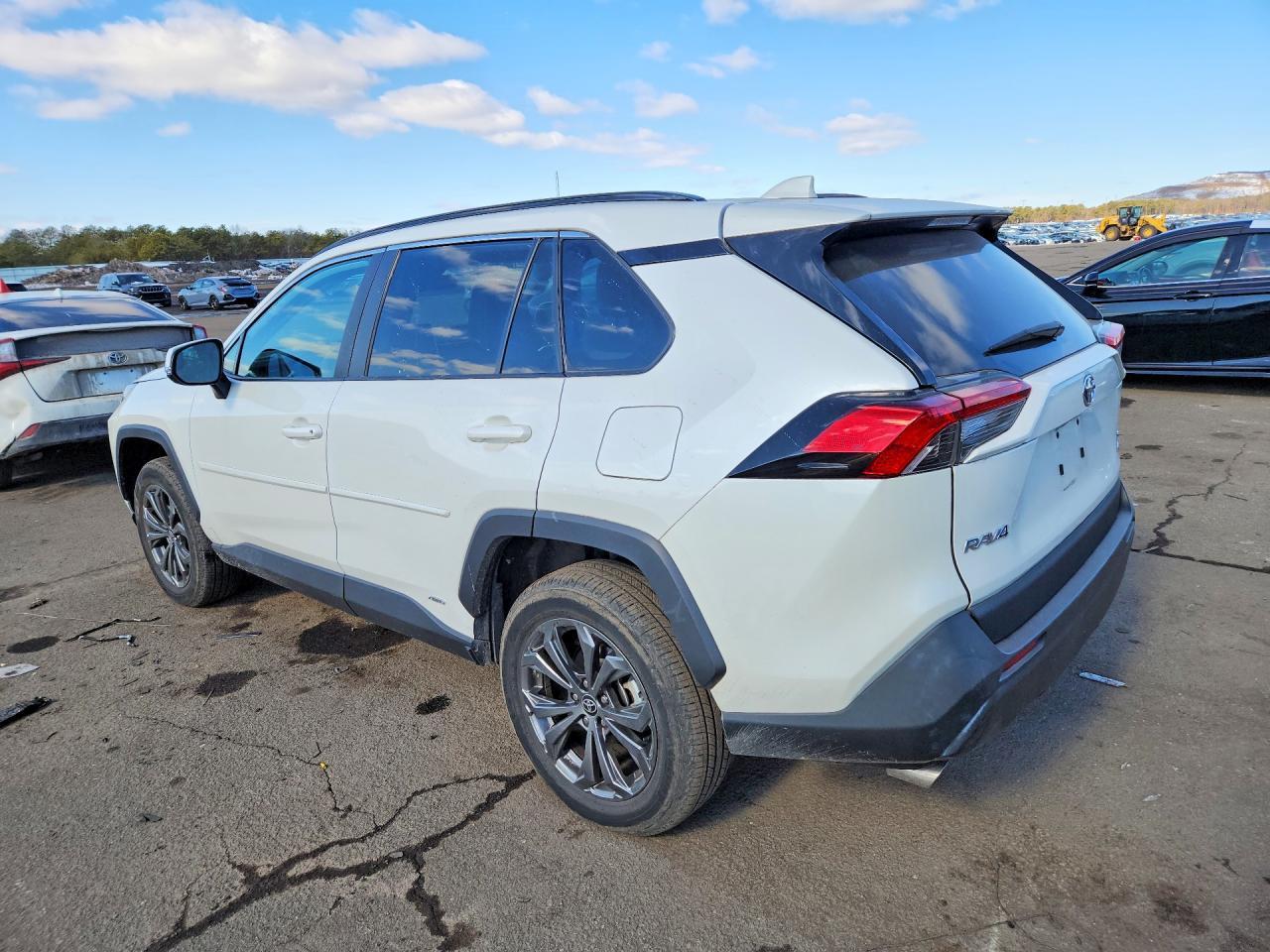 2022 Toyota Rav4 Xle Premium - Image 2