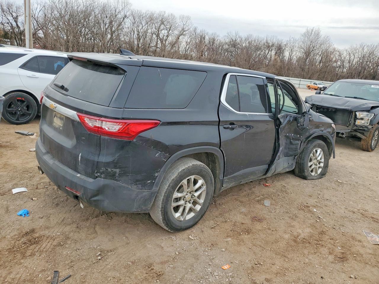 2020 Chevrolet Traverse Ls - Фото 3