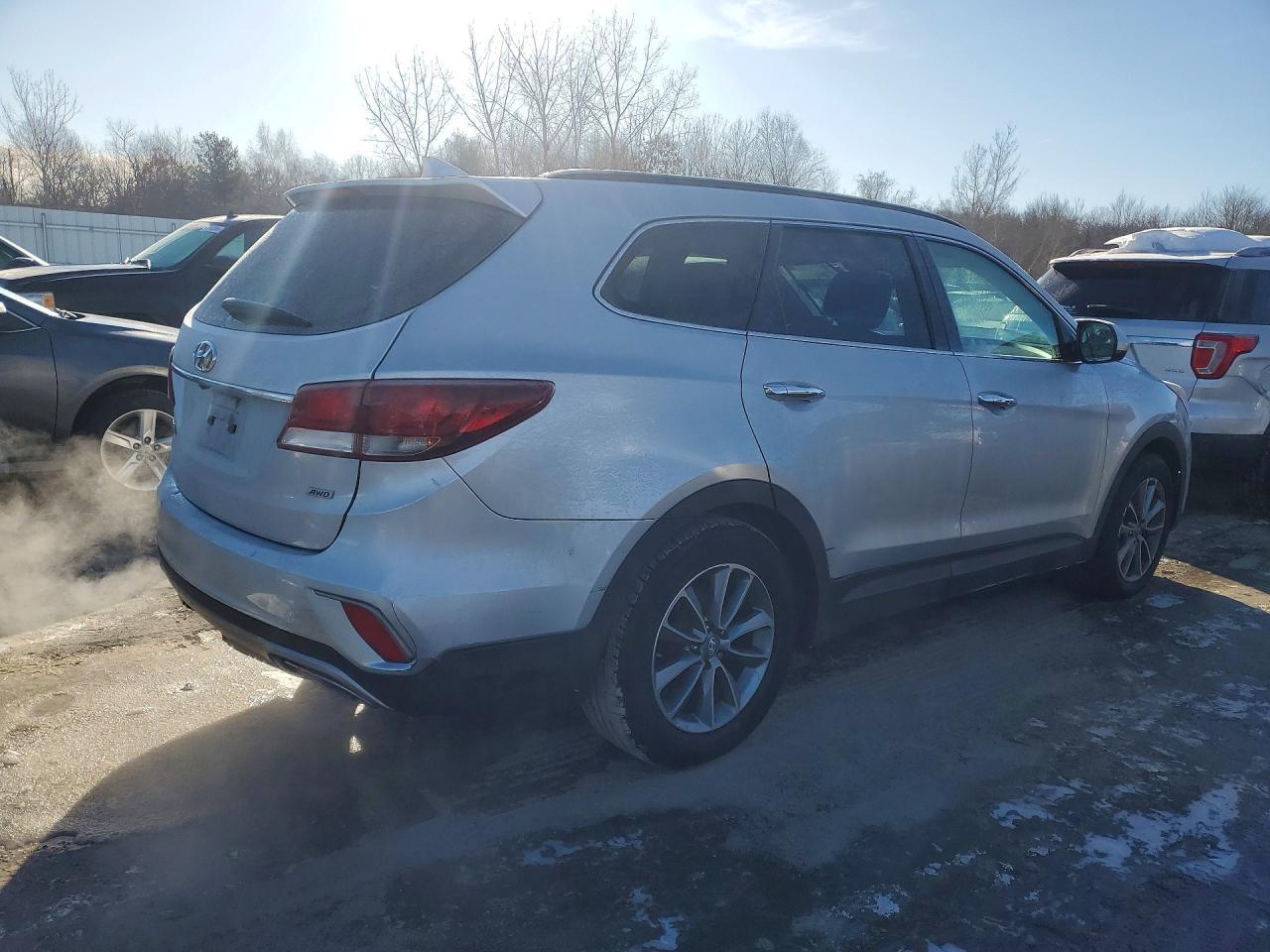 2017 Hyundai Santa Fe Se - Image 3